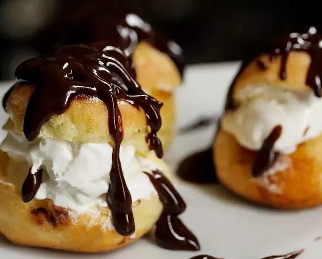 Profiteroles mit Schokolade