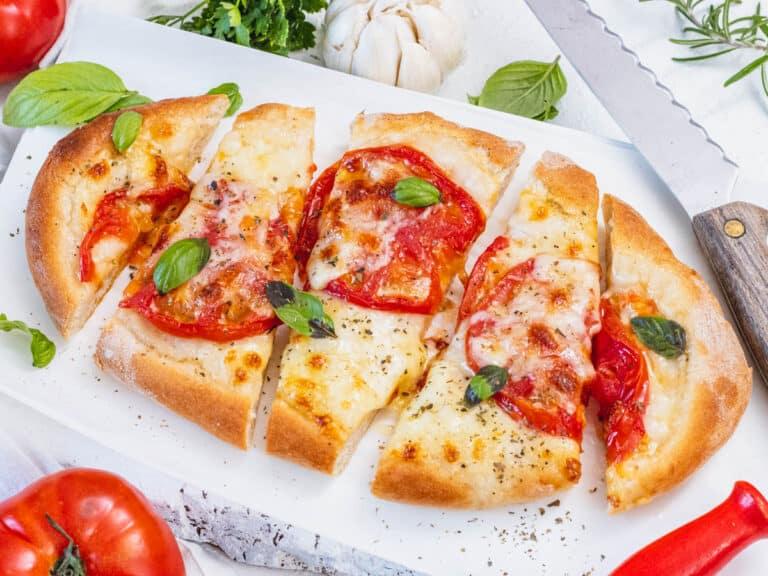 Flatbread pizza recipe 25 768x576 1 2024 | grosskochberg